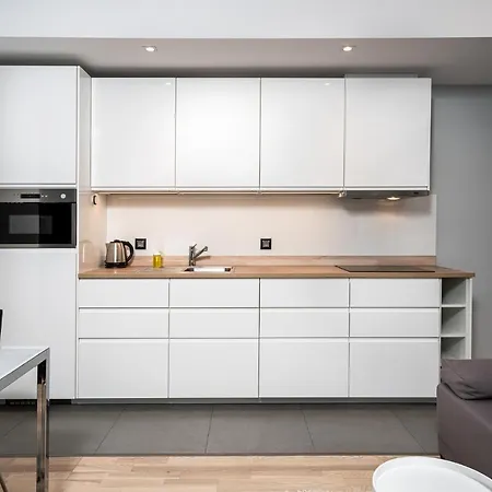 Rentplanet - Atal Tower * فروتسواف