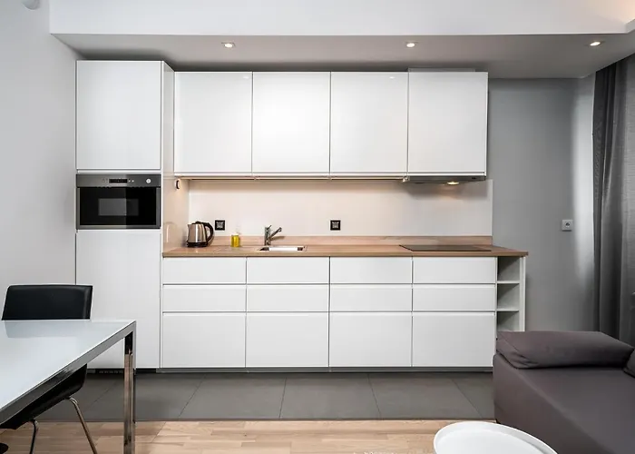 Rentplanet - Atal Tower * فروتسواف